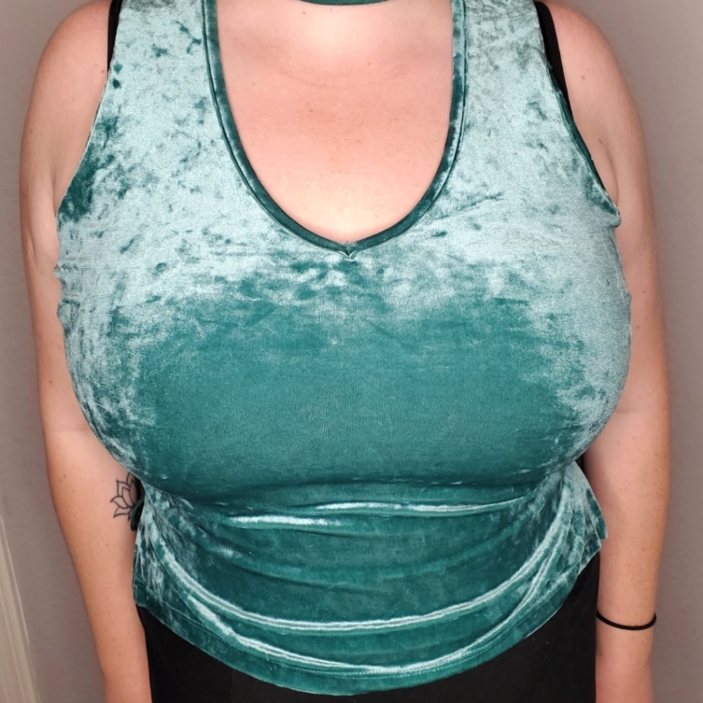 Candies Light Green Velor Velvet Crop Top - Picture 4 of 6